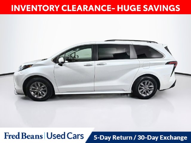Used 2022 Toyota Sienna XLE Minivan/Van