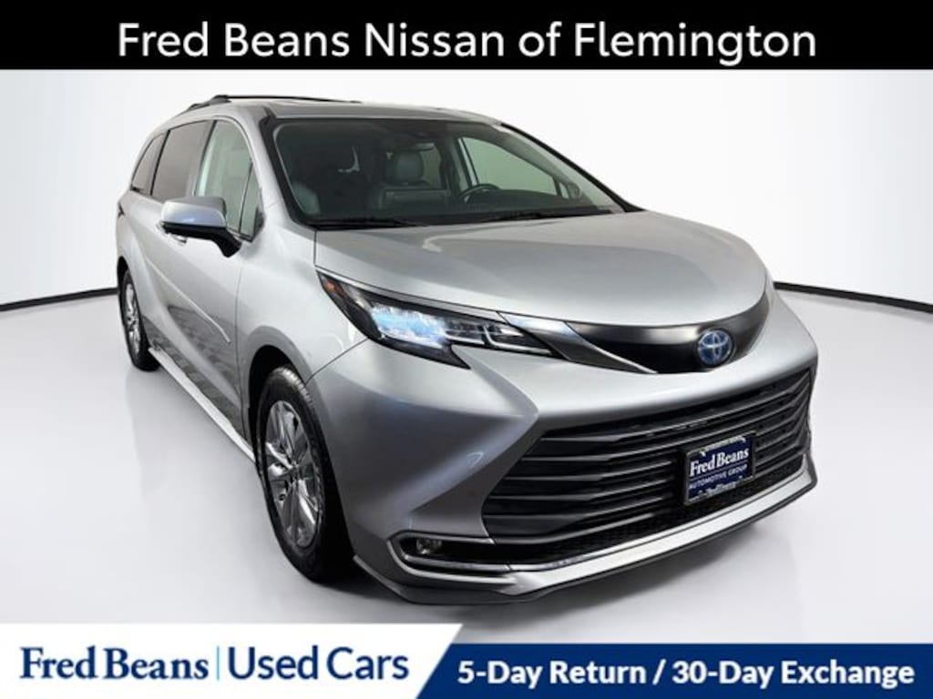 Used 2022 Toyota Sienna XLE Van Passenger Van