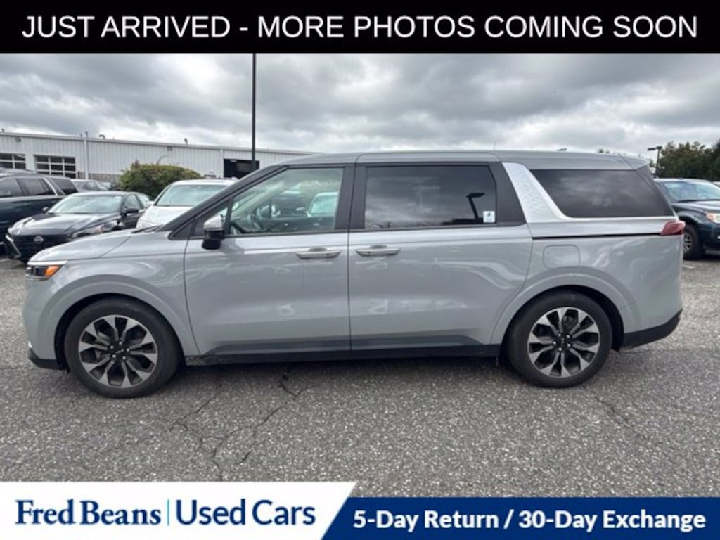 Used 2024 Kia Carnival EX MPV