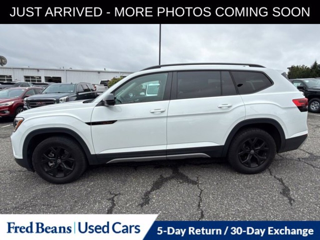 Used 2024 Volkswagen Atlas 2.0T Peak Edition SE w/Technology SUV