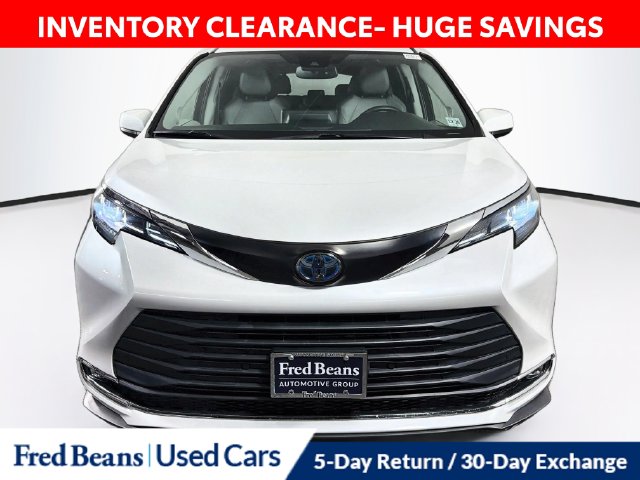 Used 2022 Toyota Sienna XLE Minivan/Van