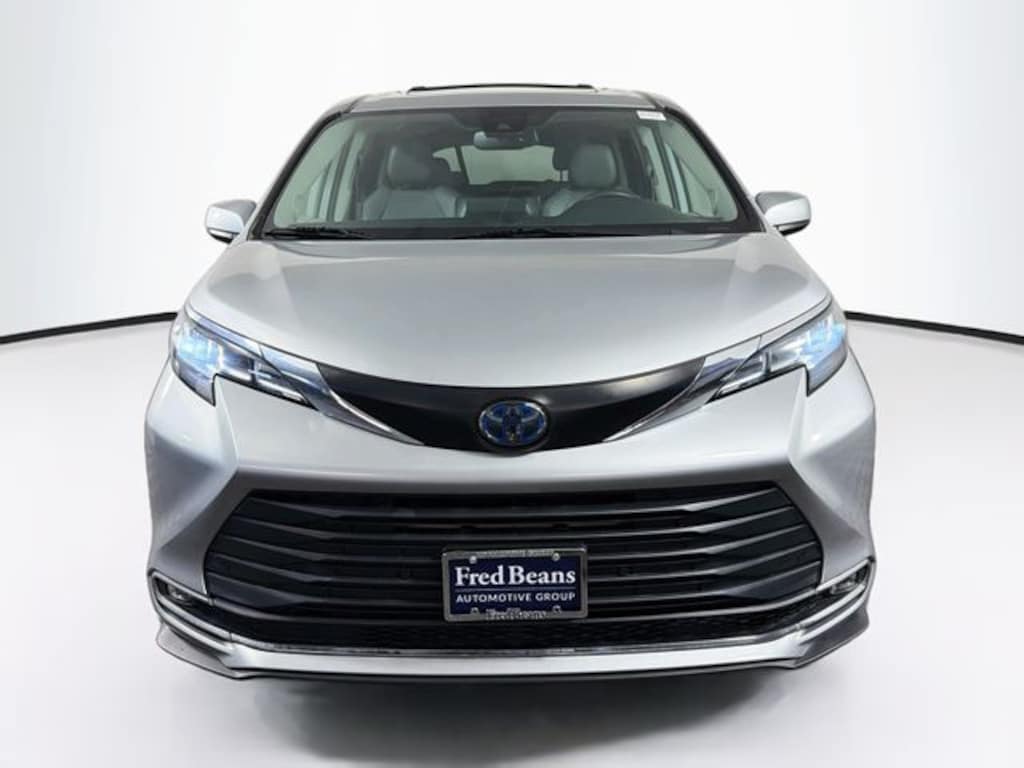 Used 2022 Toyota Sienna XLE Van Passenger Van