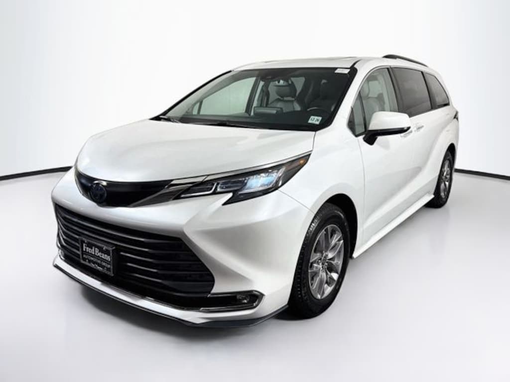 Used 2022 Toyota Sienna XLE Van Passenger Van