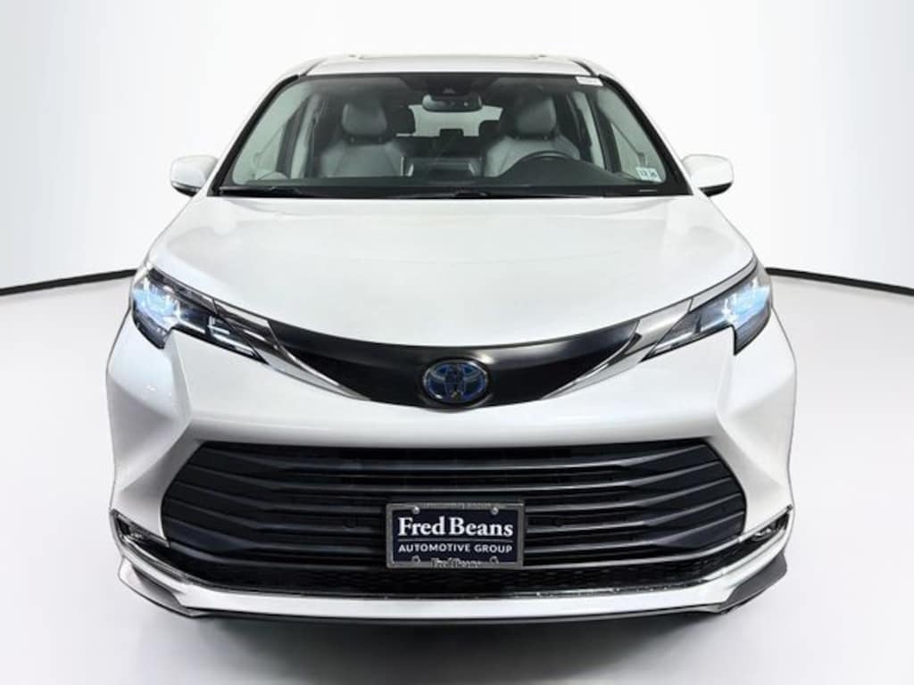 Used 2022 Toyota Sienna XLE Van Passenger Van