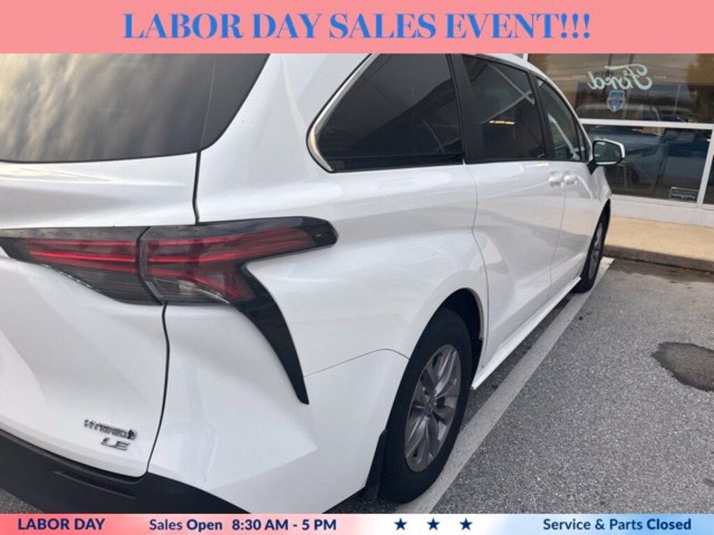 Used 2022 Toyota Sienna LE Van Passenger Van