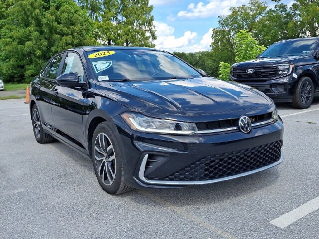 Used 2025 Volkswagen Jetta 1.5T SE Sedan