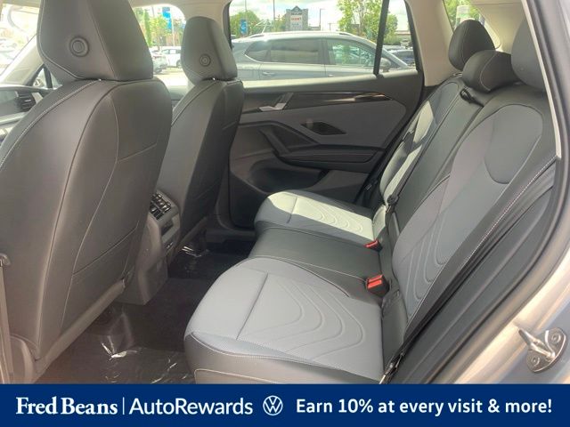 2025 Volkswagen Tiguan SE - Photo 17