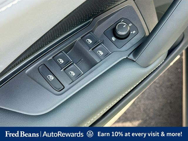 2025 Volkswagen Tiguan SE - Photo 19