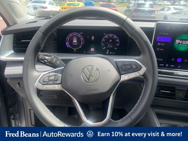 2025 Volkswagen Tiguan SE - Photo 9