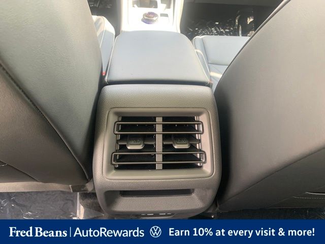 2025 Volkswagen Tiguan SE - Photo 18