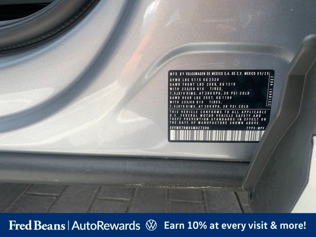2025 Volkswagen Tiguan SE - Photo 21