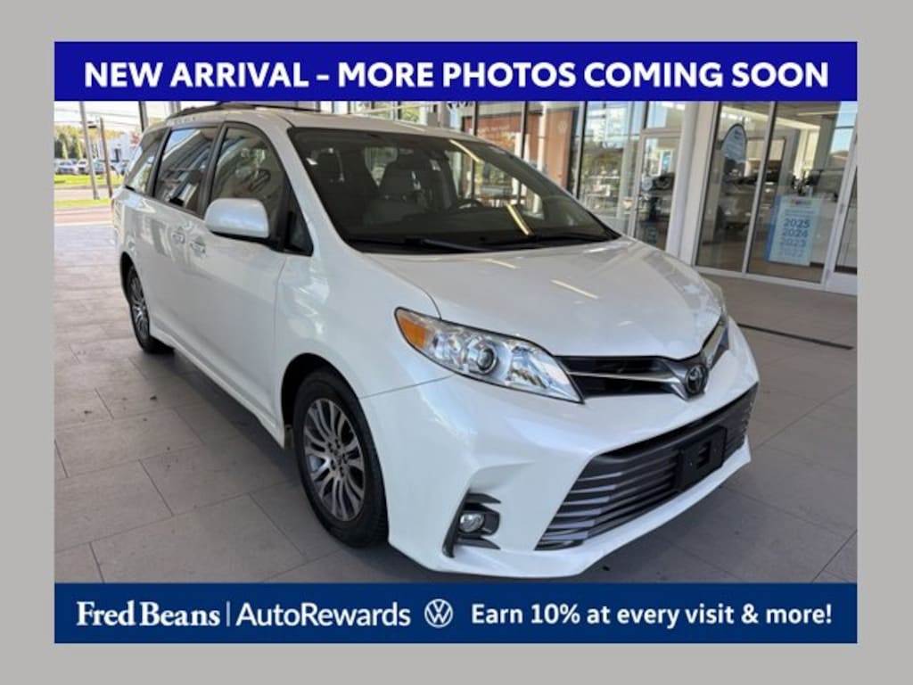 Used 2018 Toyota Sienna XLE Premium Van Passenger Van