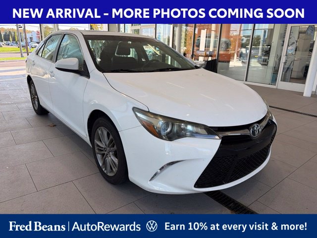 Used 2016 Toyota Camry SE Sedan
