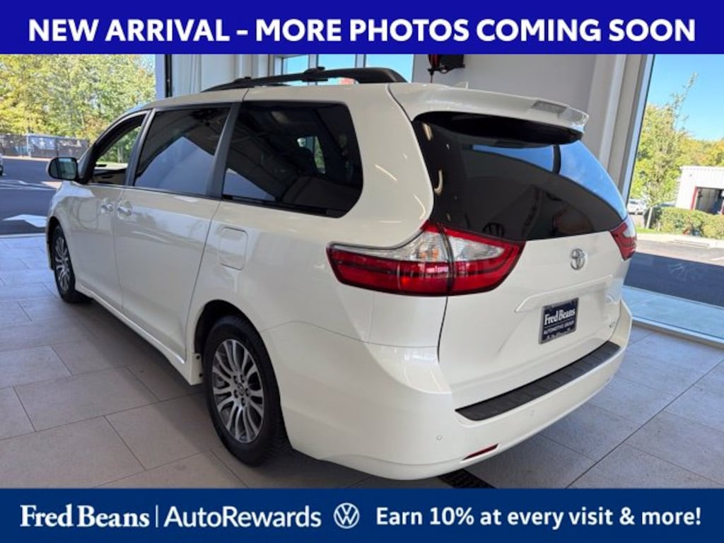 Used 2018 Toyota Sienna XLE Premium Van Passenger Van
