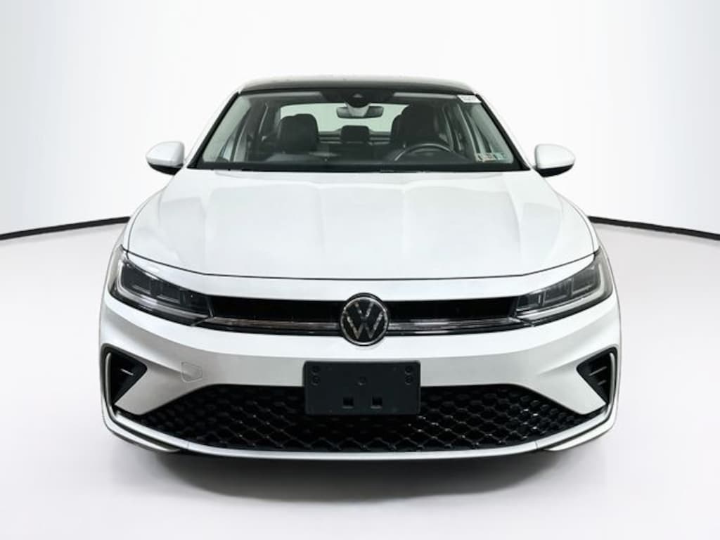 Used 2025 Volkswagen Jetta 1.5T SE Sedan