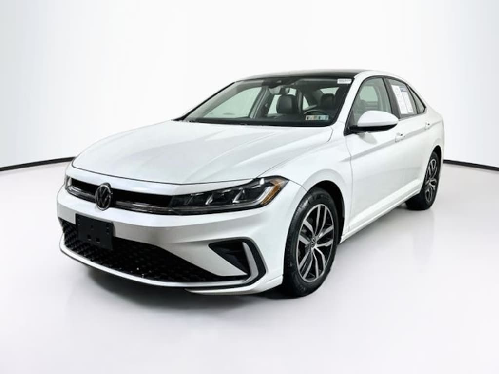 Used 2025 Volkswagen Jetta 1.5T SE Sedan