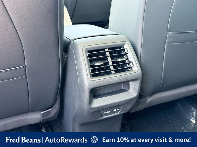 2025 Volkswagen Tiguan SE - Photo 17