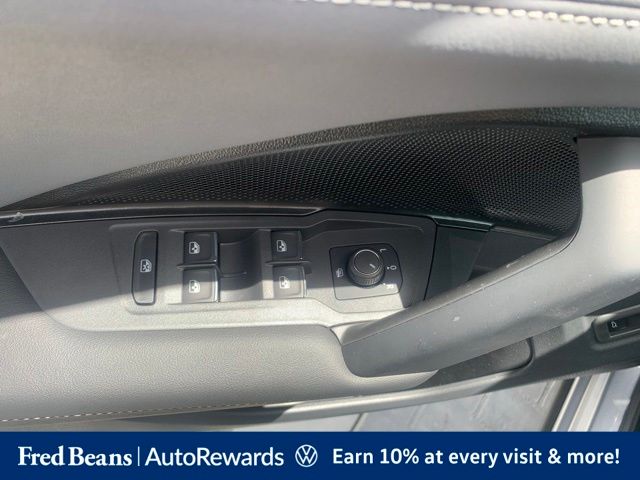 2025 Volkswagen Tiguan SE - Photo 19