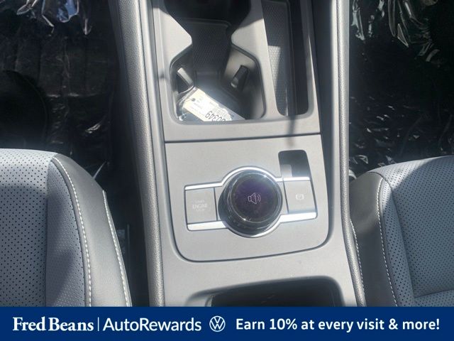 2025 Volkswagen Tiguan SE - Photo 13