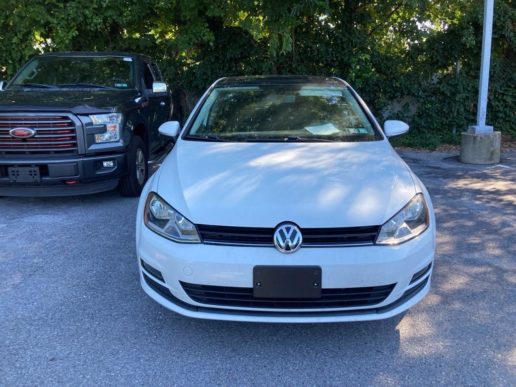 Used 2017 Volkswagen Golf TSI SE 4-Door Hatchback