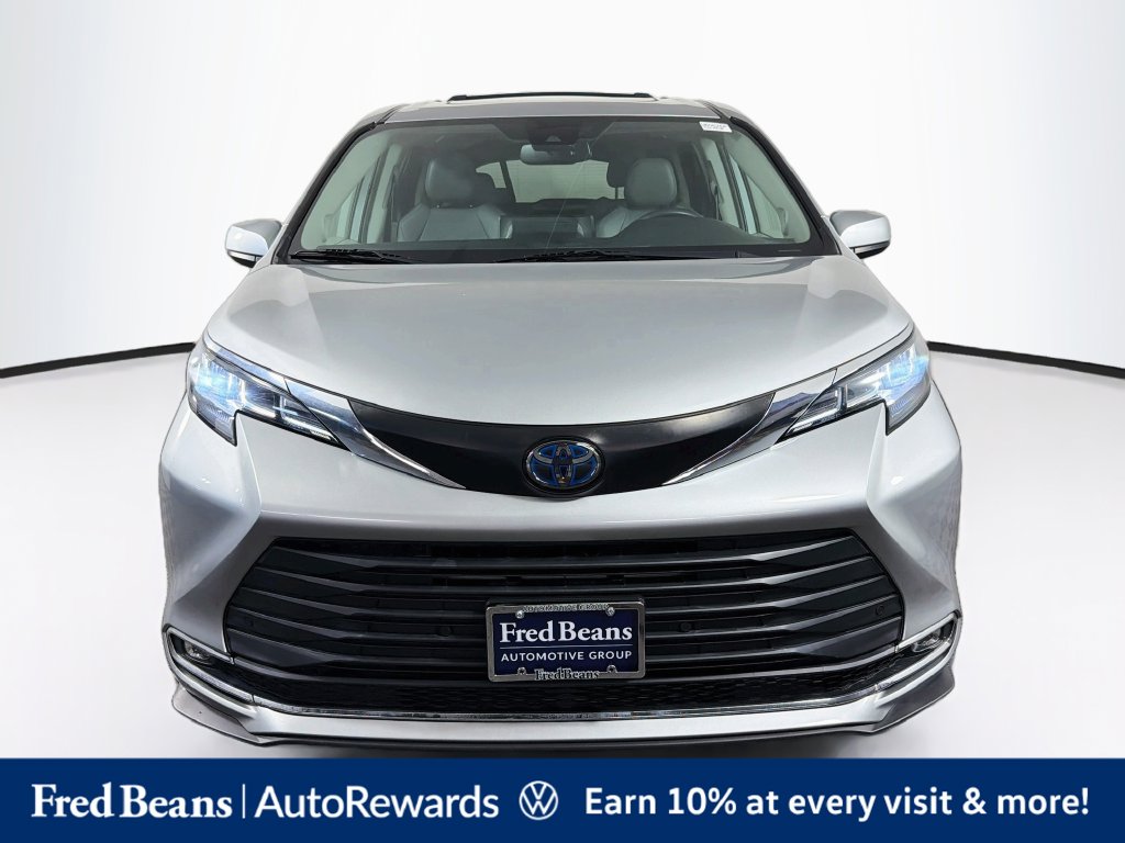 Used 2022 Toyota Sienna XLE Minivan/Van
