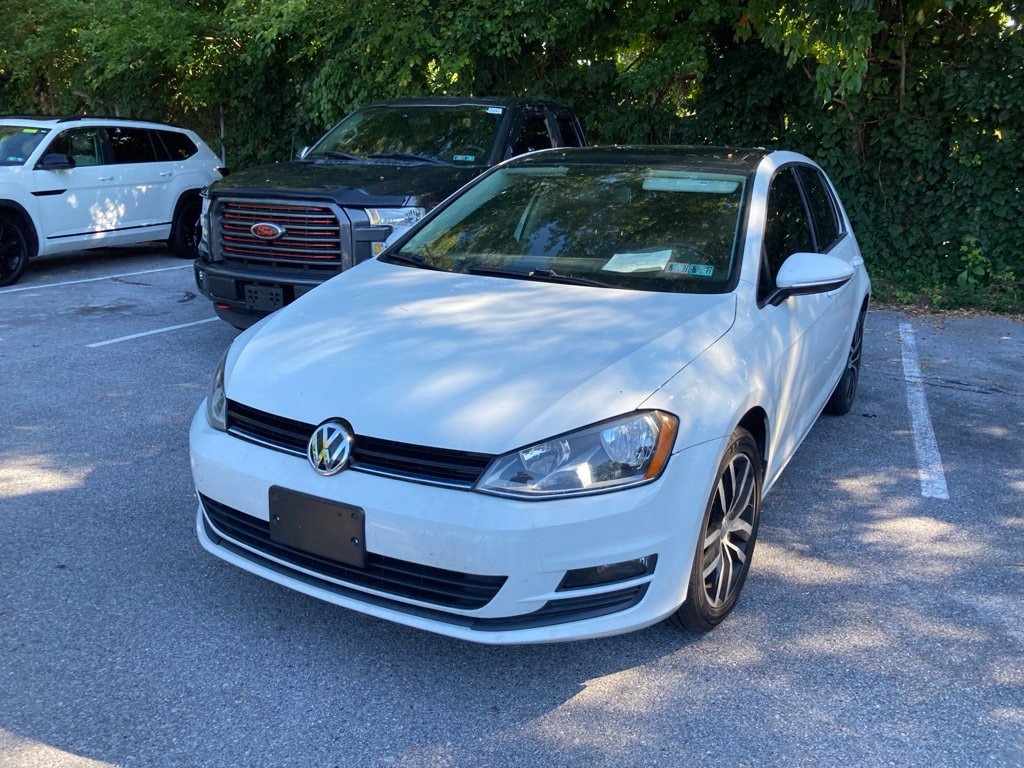Used 2017 Volkswagen Golf TSI SE 4-Door Hatchback