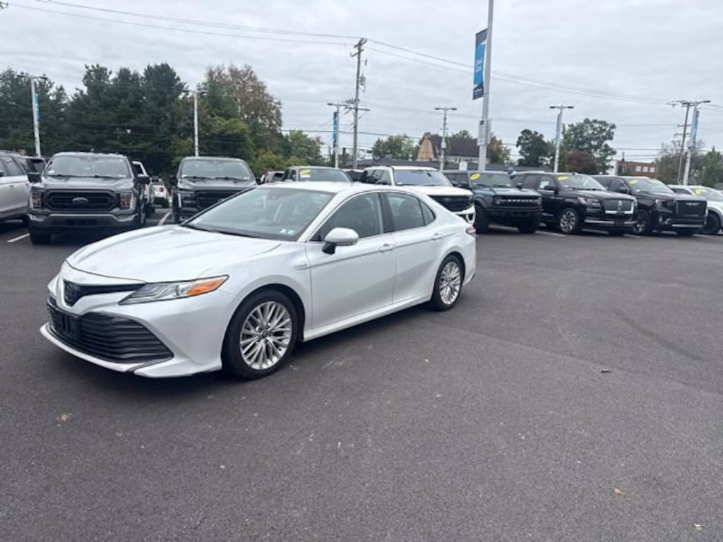 Used 2019 Toyota Camry Hybrid XLE Sedan