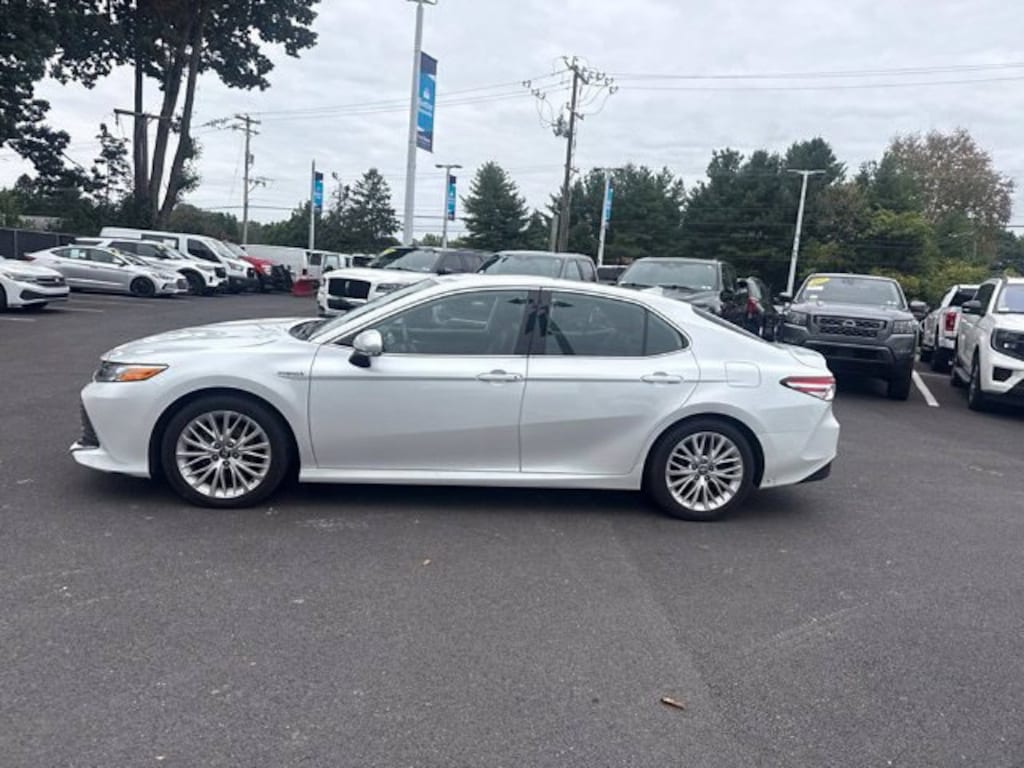 Used 2019 Toyota Camry Hybrid XLE Sedan
