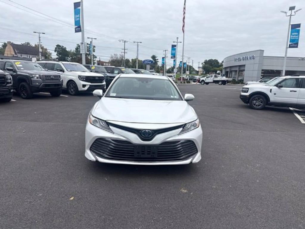 Used 2019 Toyota Camry Hybrid XLE Sedan