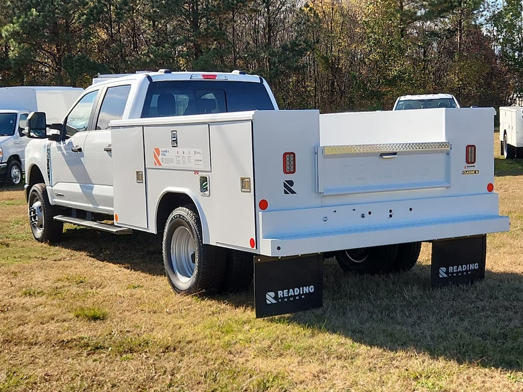 New 2025 Ford Super Duty F-350 DRW Chassis Cab F-350® XL 4WD Crew Cab 179 WB 60 CA