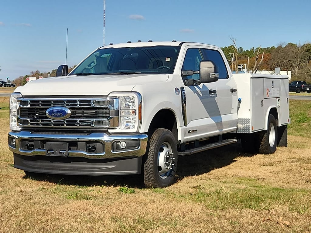 New 2025 Ford Super Duty F-350 DRW Chassis Cab F-350® XL 4WD Crew Cab 179 WB 60 CA