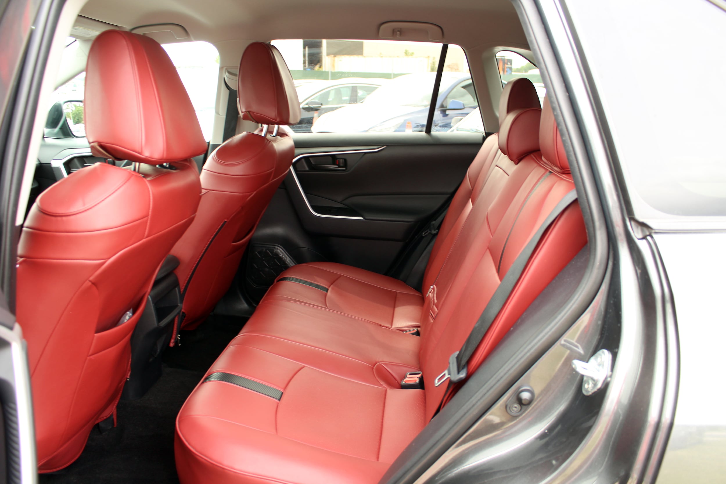 2021 Toyota RAV4 LE - Photo 9