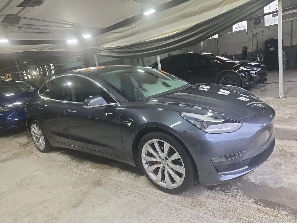  Tesla Model 3