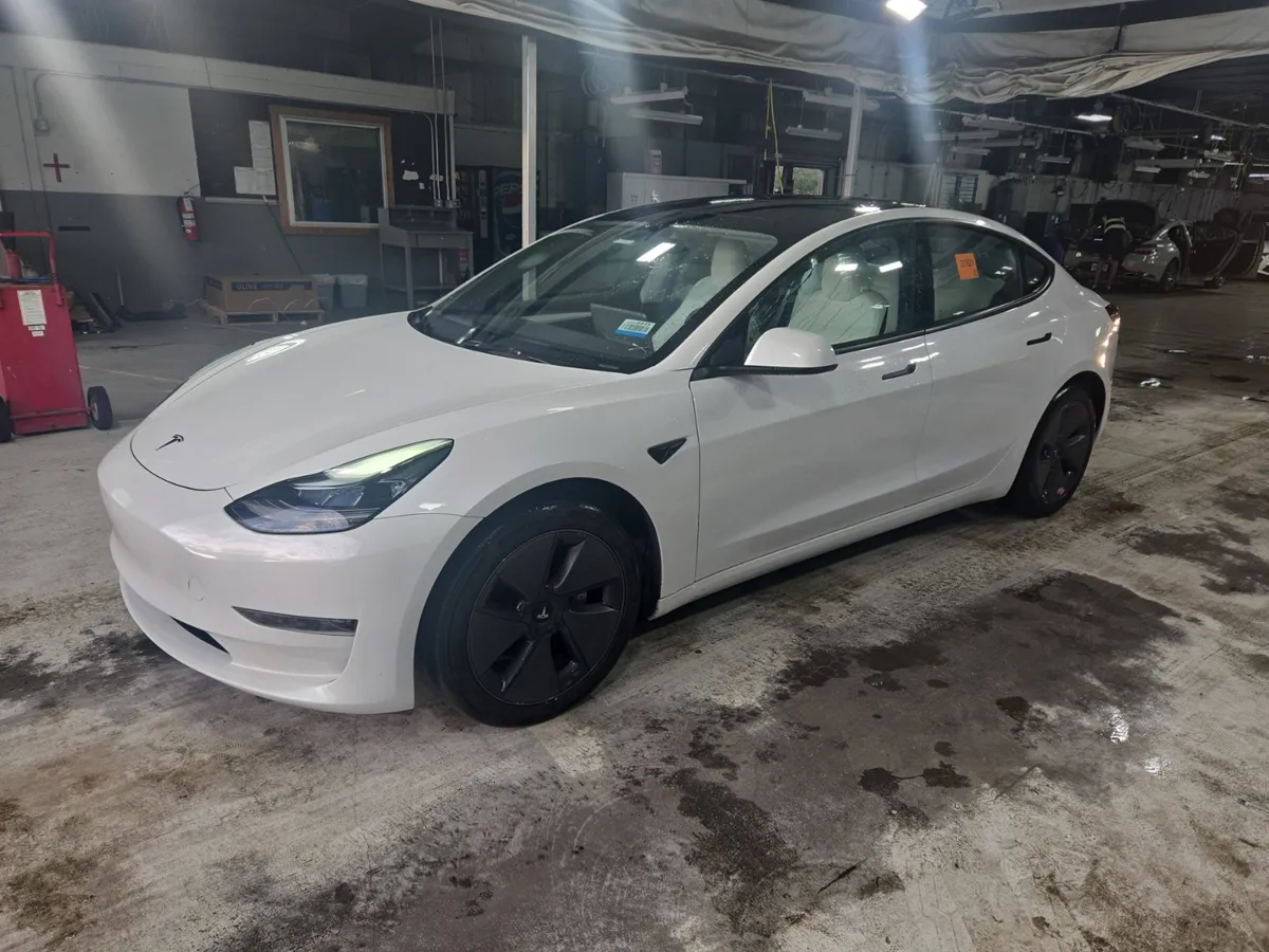  Tesla Model 3