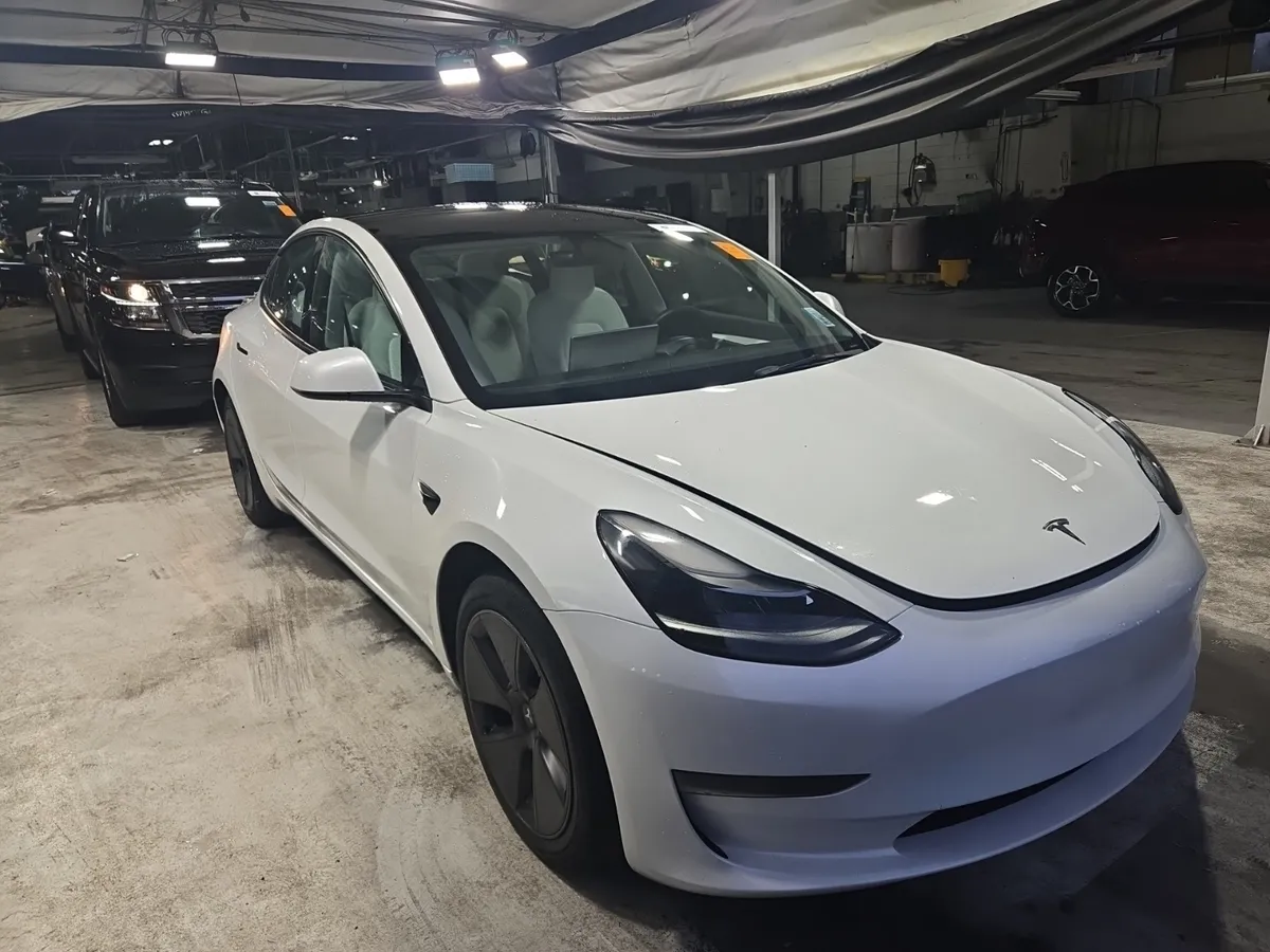  Tesla Model 3