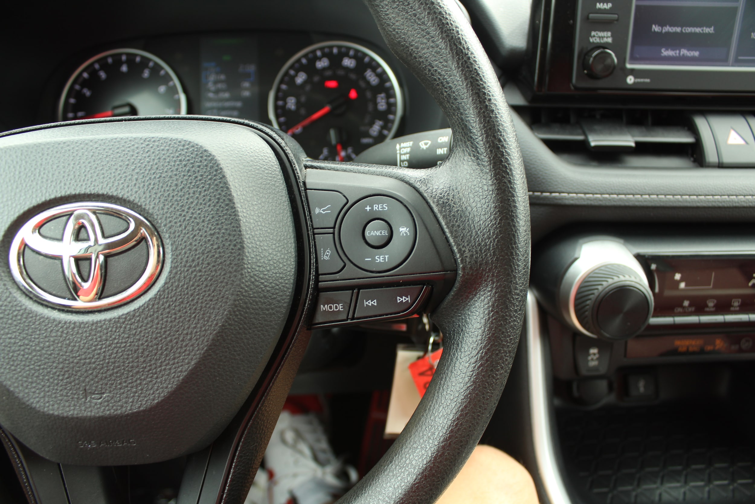 2021 Toyota RAV4 LE - Photo 15