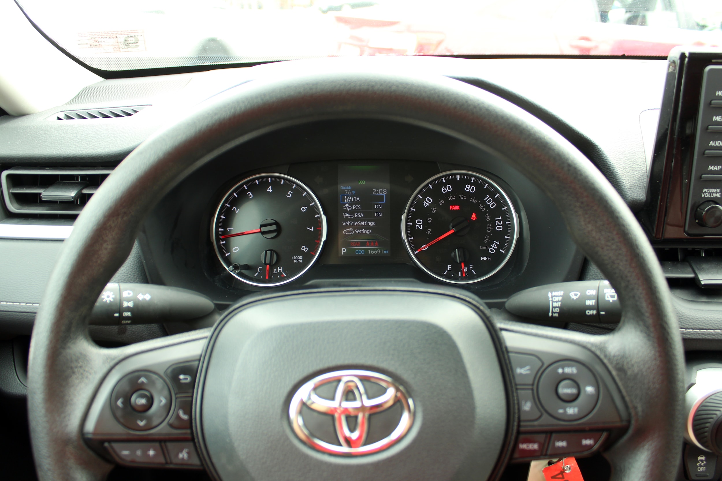 2021 Toyota RAV4 LE - Photo 11
