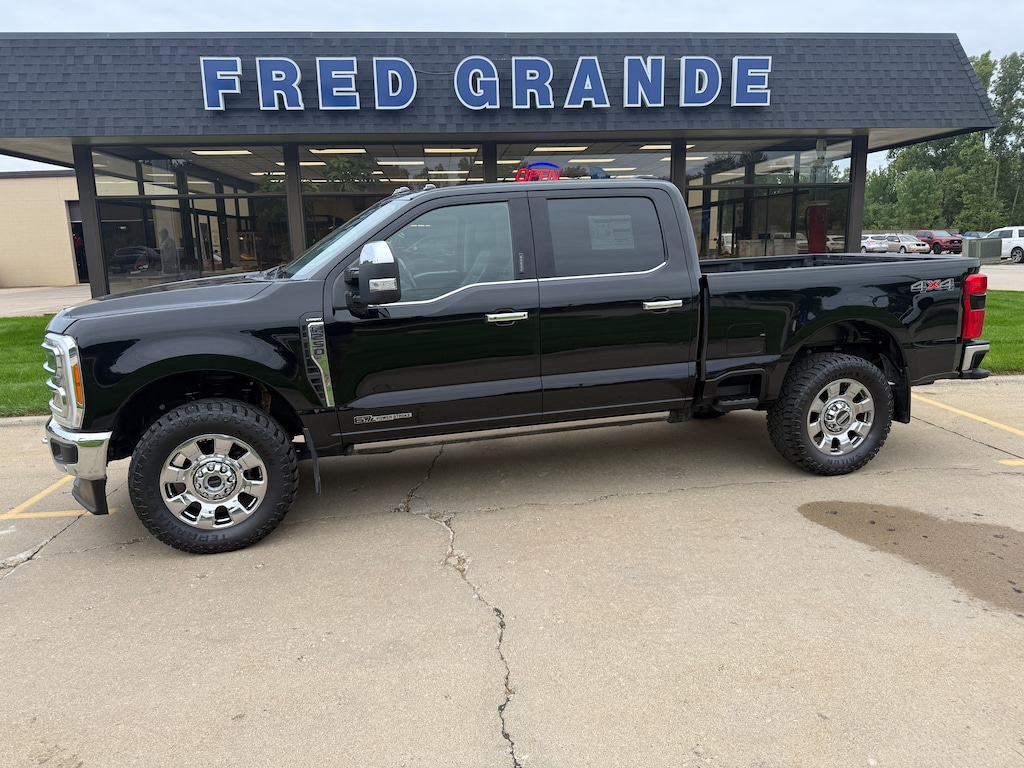 Used 2023 Ford F-250 Lariat Truck Crew Cab