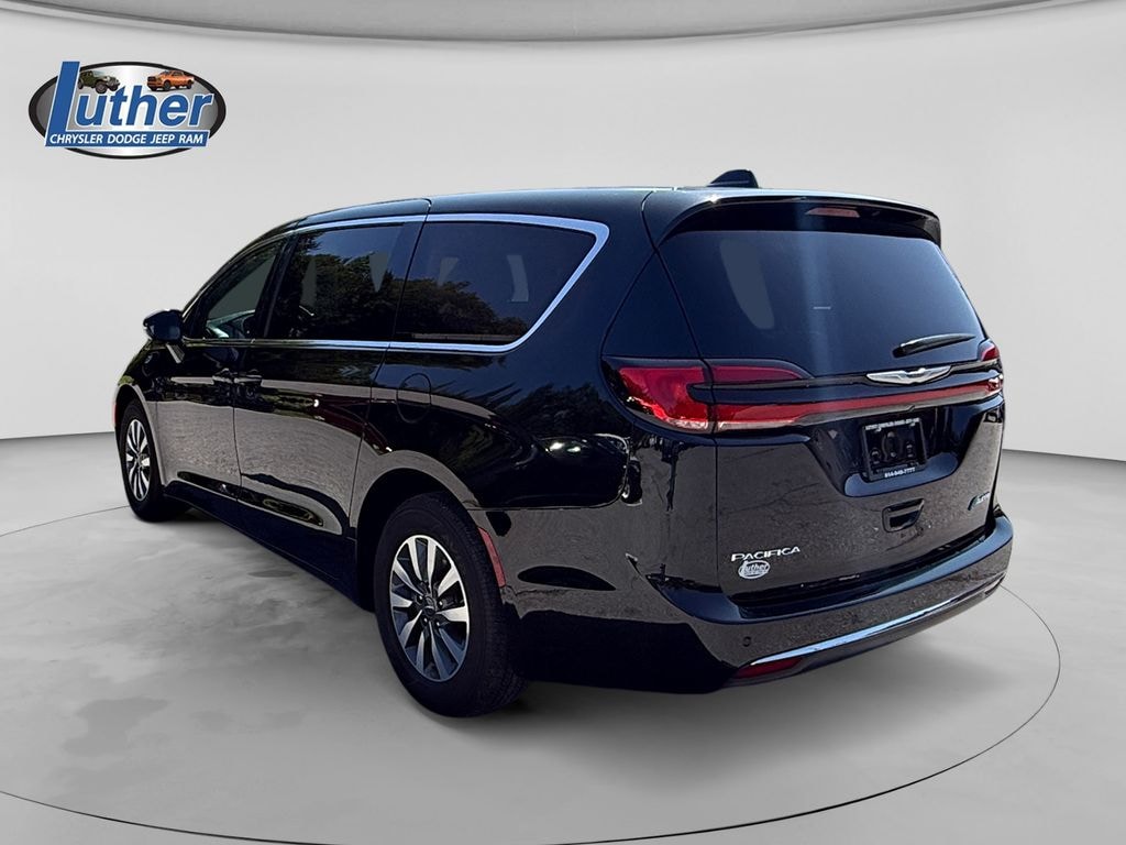 Used 2025 Chrysler Pacifica Hybrid