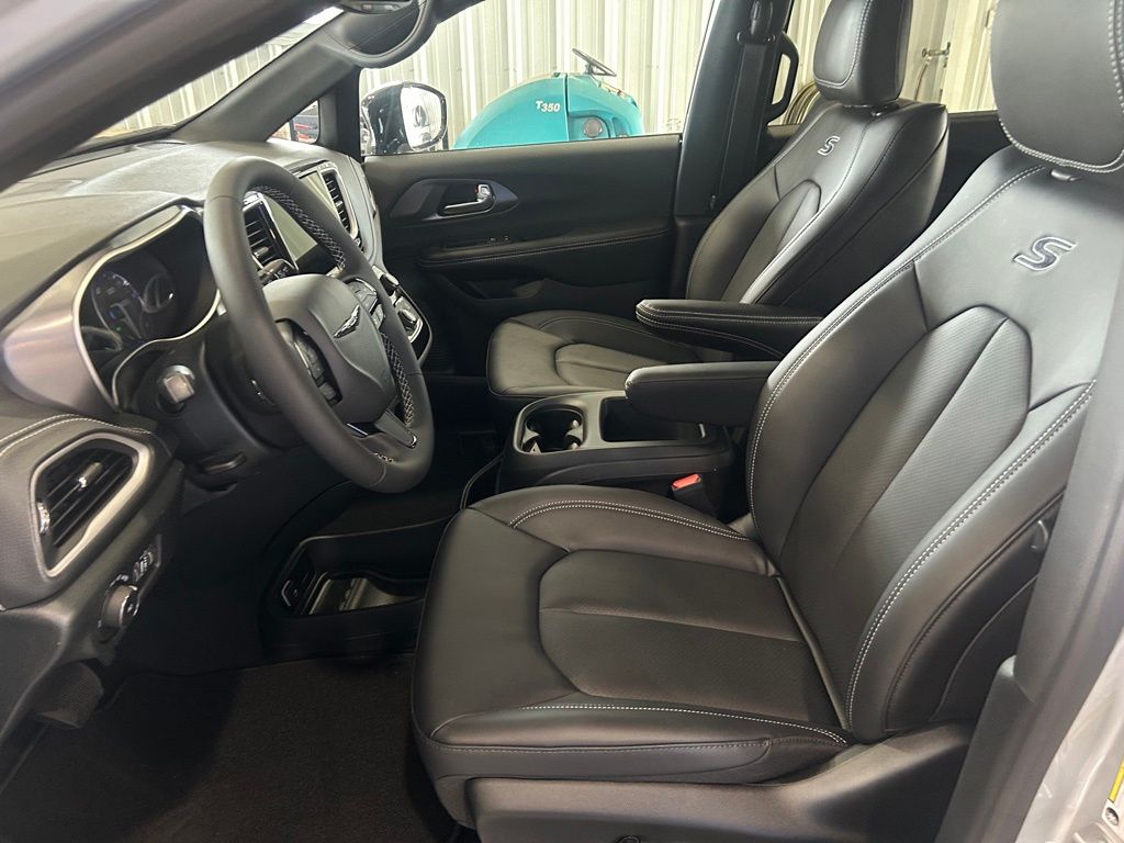 2026 Chrysler Pacifica Select - Photo 9