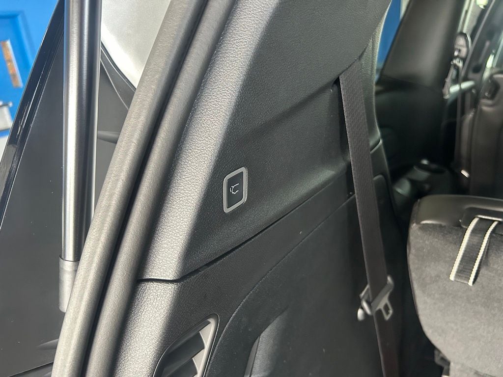 2026 Chrysler Pacifica Select - Photo 12