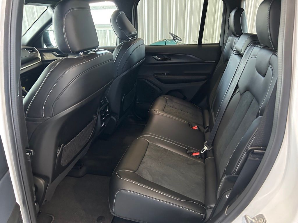 2025 Jeep Grand Cherokee Altitude - Photo 11