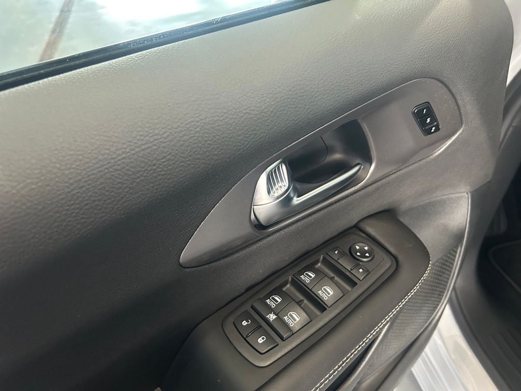 2026 Chrysler Pacifica Select - Photo 16