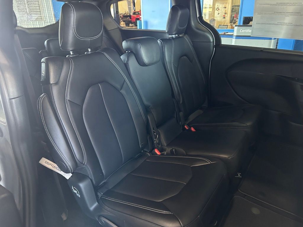 2026 Chrysler Pacifica Select - Photo 15