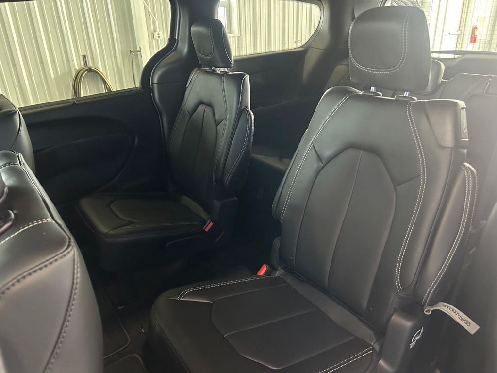 2026 Chrysler Pacifica Select - Photo 10