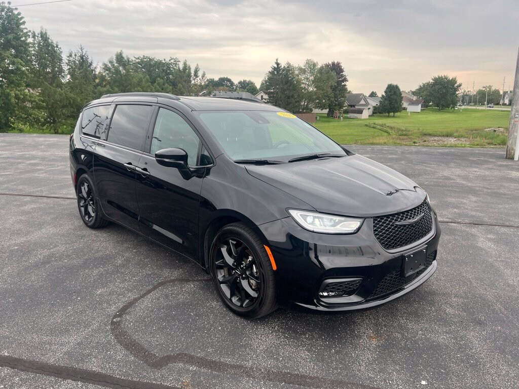 Used 2025 Chrysler Pacifica Limited Van Passenger Van