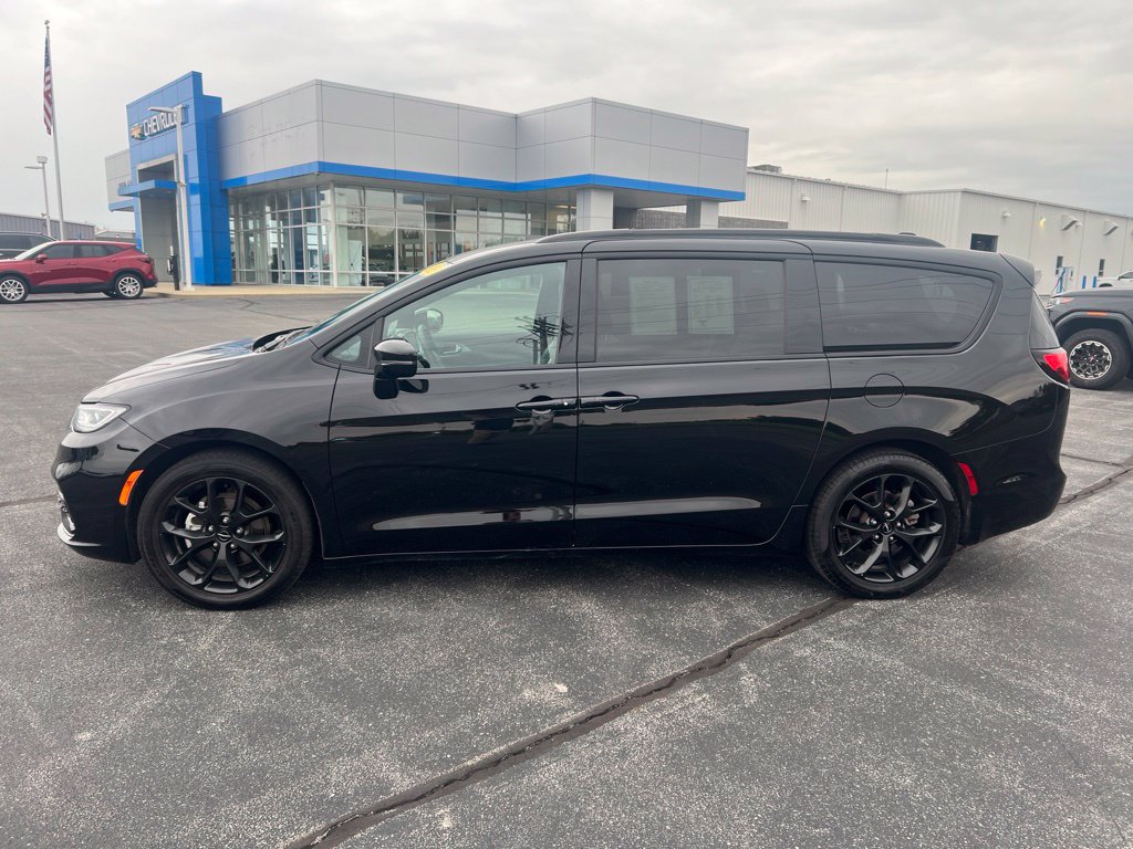 Used 2025 Chrysler Pacifica Limited Van Passenger Van