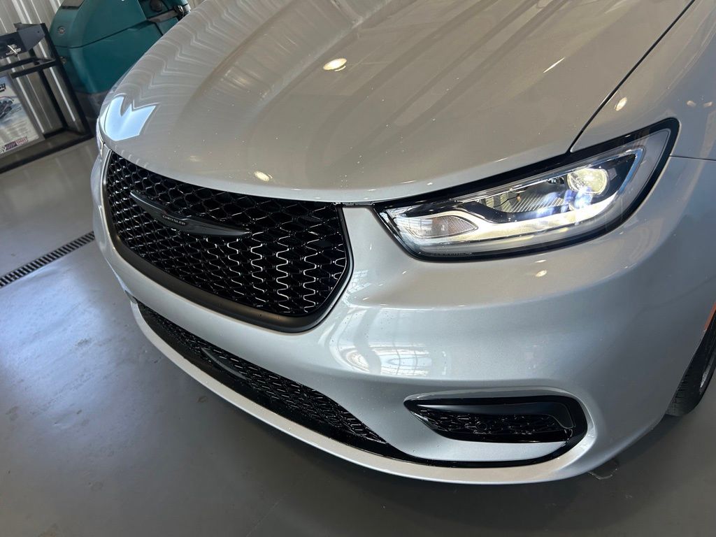2026 Chrysler Pacifica Select - Photo 8