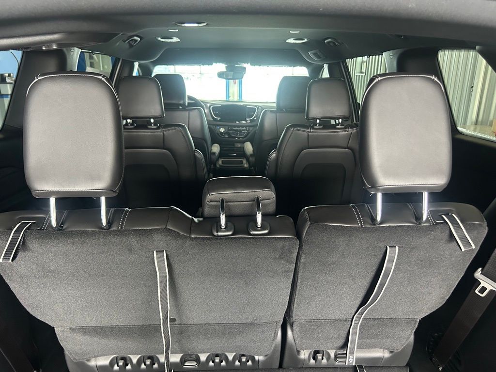2026 Chrysler Pacifica Select - Photo 11
