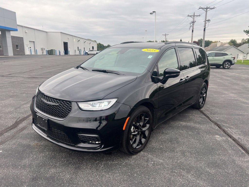 Used 2025 Chrysler Pacifica Limited Van Passenger Van